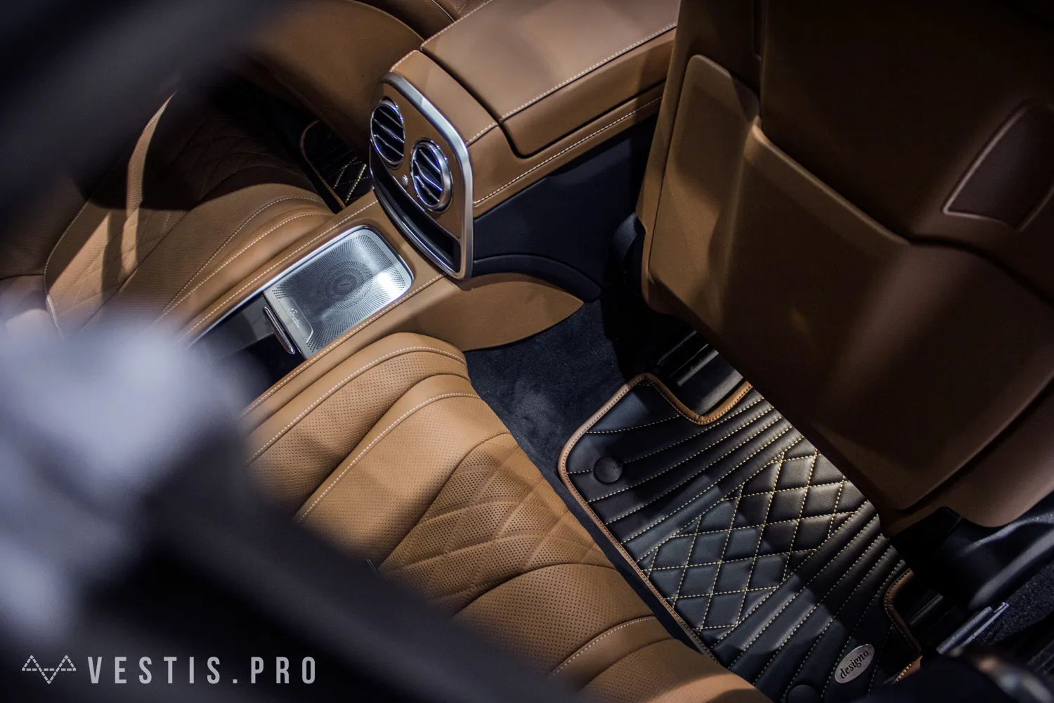 Rugs from eco-leather Vestis for Mercedes