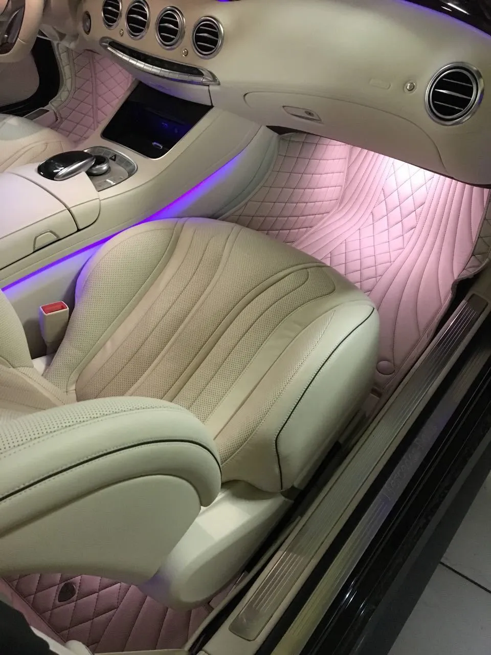 Rugs from eco-leather Vestis for Mercedes