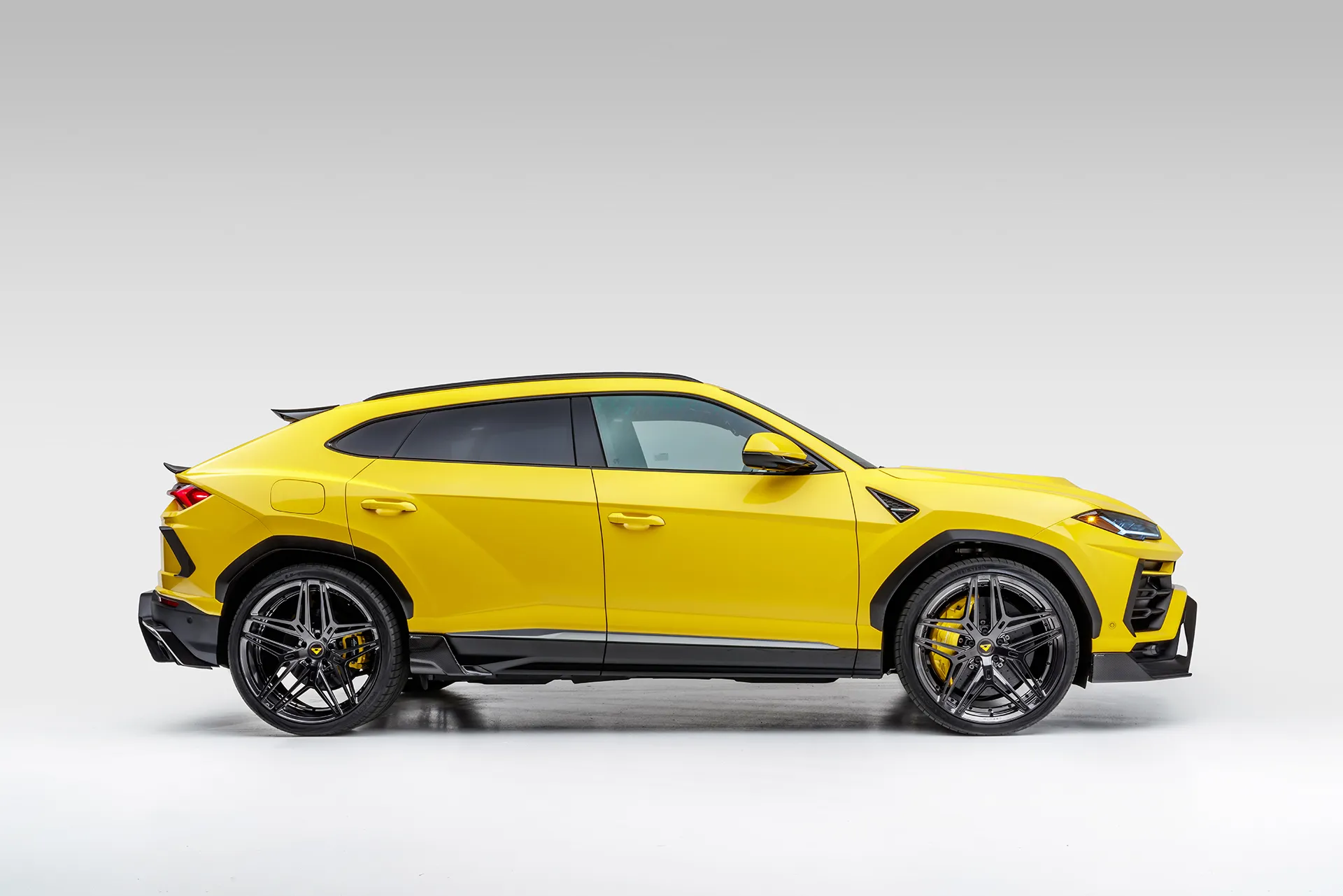 Vorsteiner Nero body kit for Lamborghini Urus new model