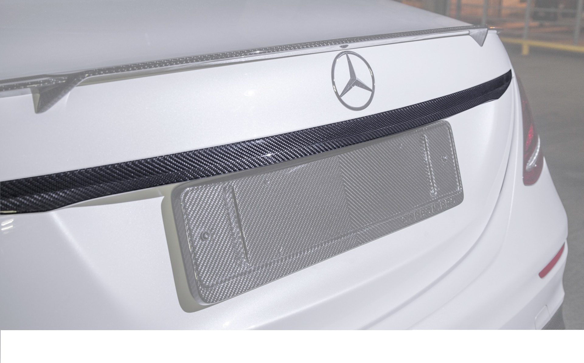 Hodoor Performance Carbon fiber to the bottom of the measuring stick AMG Style for Mercedes E-class W213 Sport Package