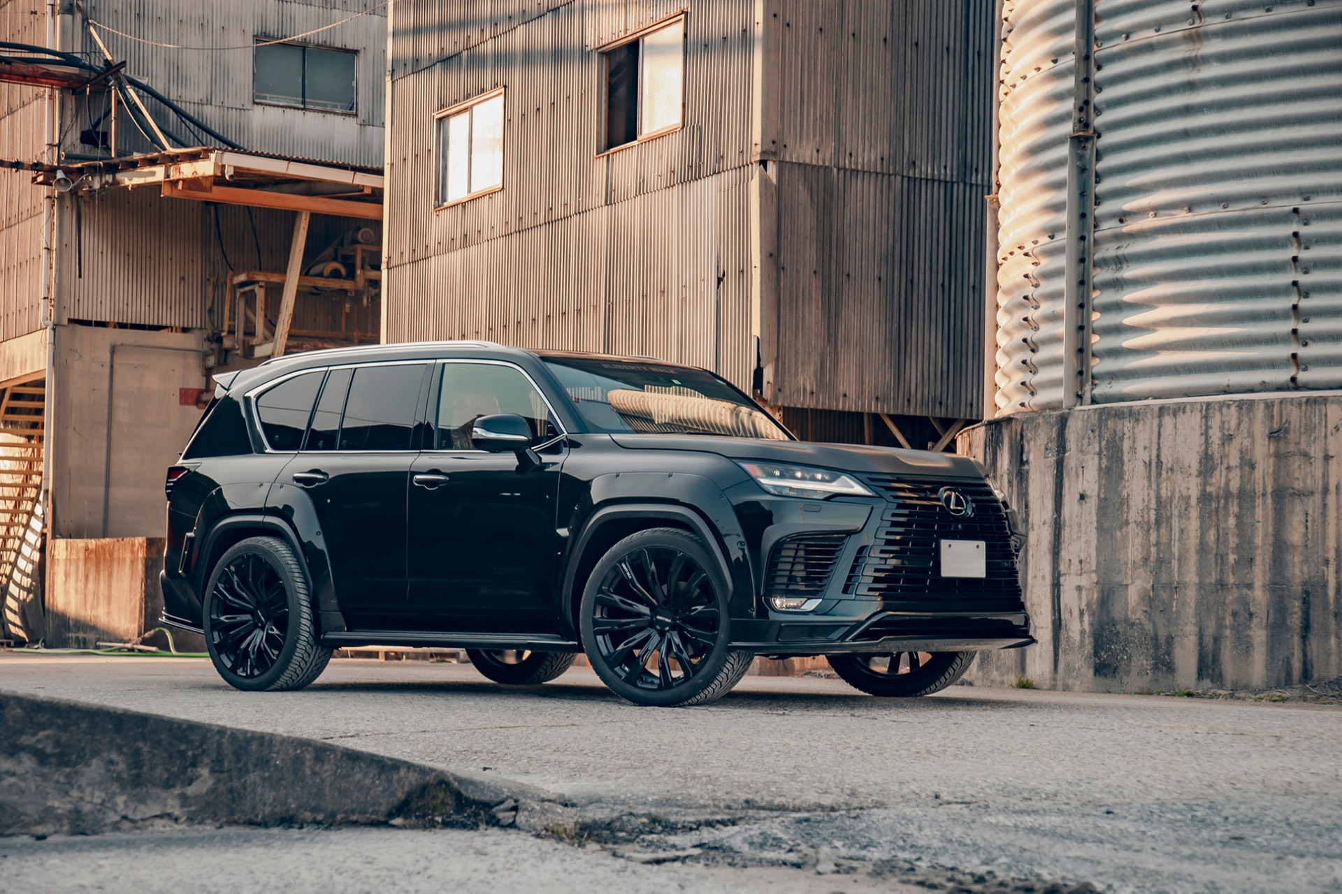 Обвес Liberty Walk для Lexus LX600 Купить с доставкой, установкой,  доступной ценой и гарантией