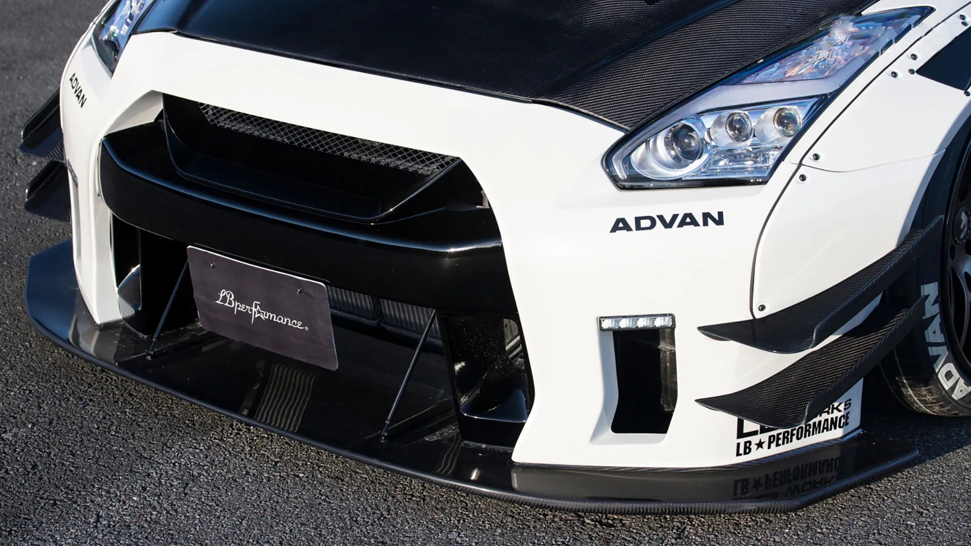 Check our price and buy Liberty Walk  body kit for Nissan GT-R R35!