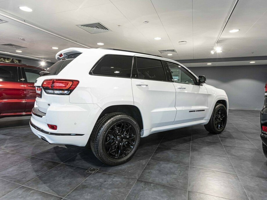 Check price and buy New Jeep Grand Cherokee (WK2) Restyling For Sale