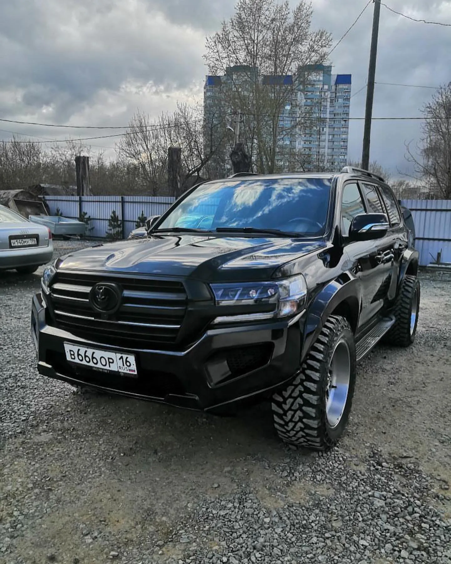 Check our price and buy Shikari body kit for Toyota Land Cruiser 200