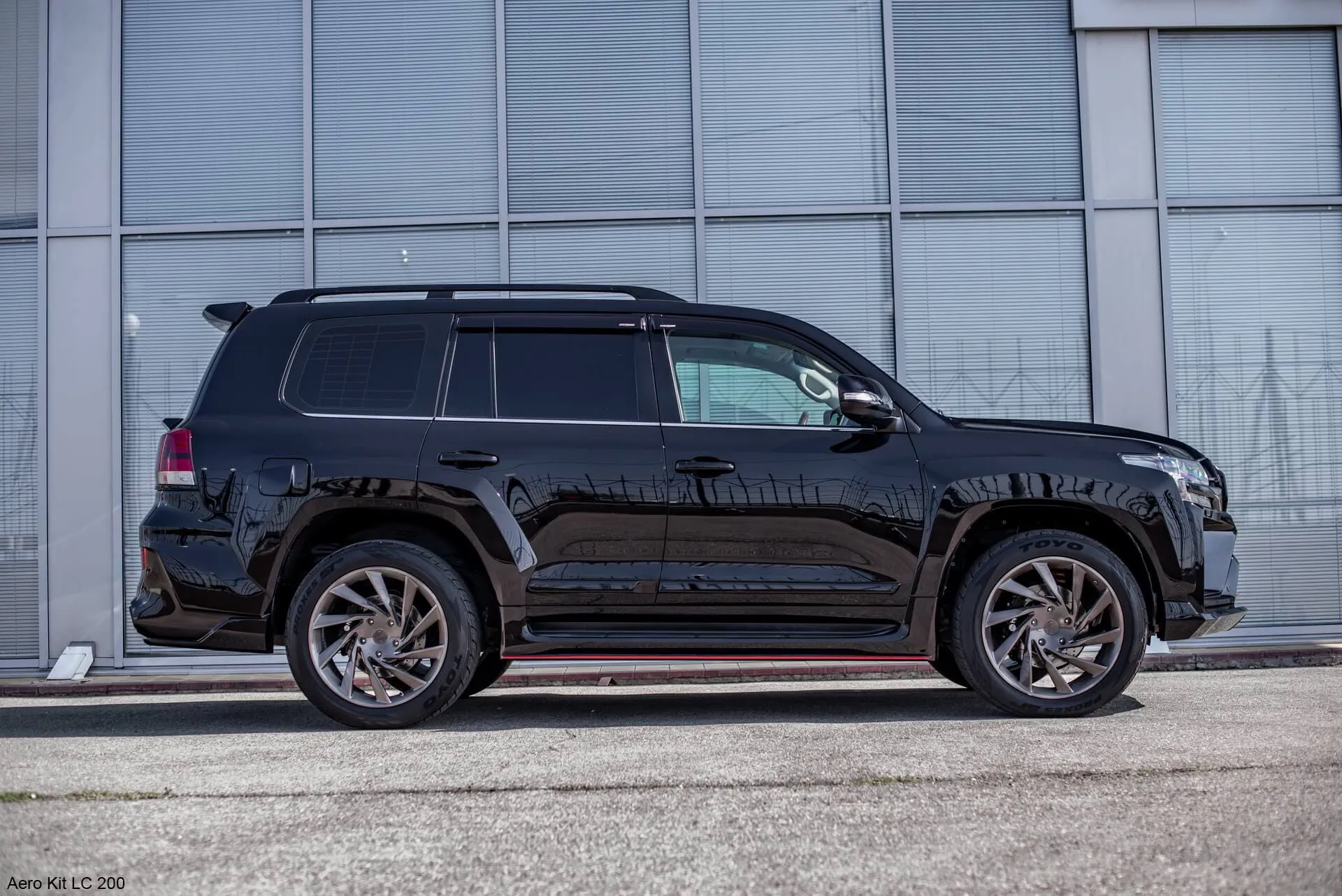 Check our price and buy SCL Performance body kit for Toyota Land Cruiser 200 Hakama
