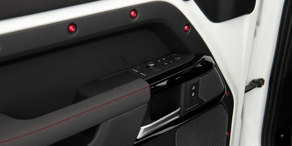 Check our price and buy Startech body kit for Land Rover Defender!