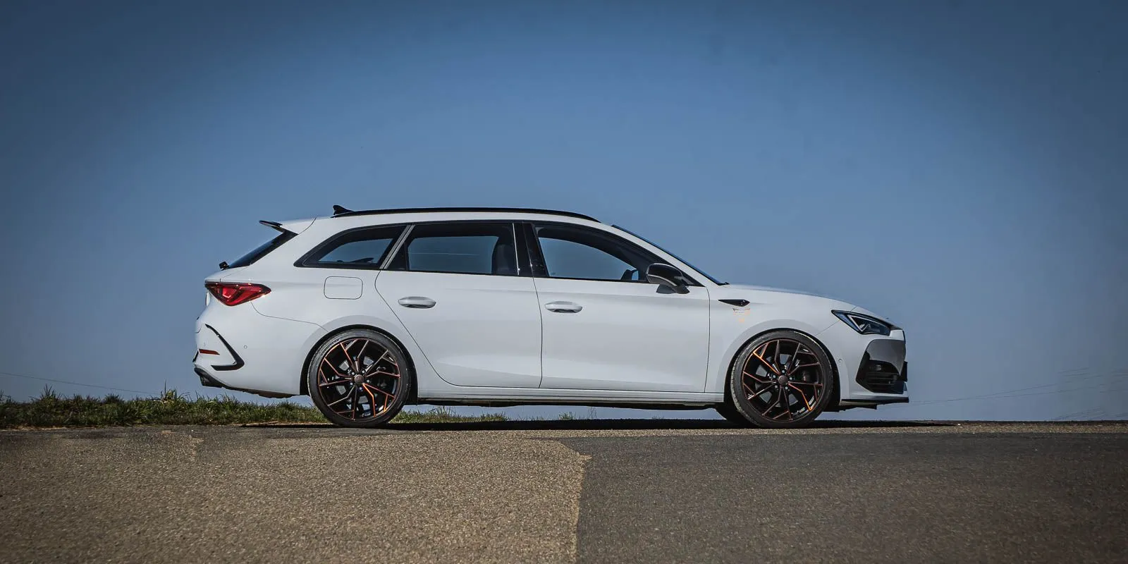 Check our price and buy JE Design body kit for Cupra Leon ST!