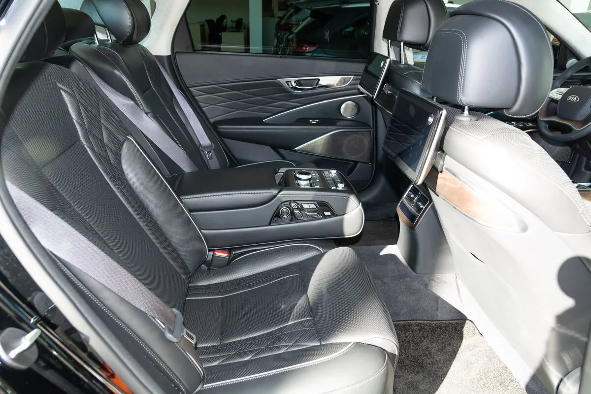 Check price and buy New Kia K900 For Sale
