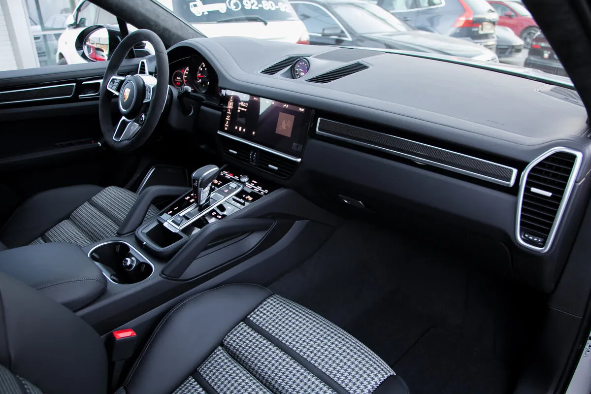 New Porsche Cayenne GTS Coupé