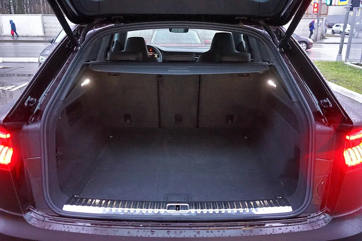 Buy New Audi SQ8 (4M)