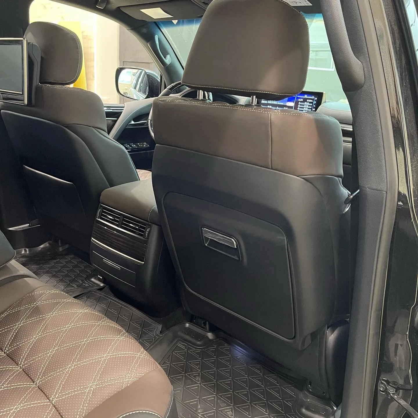 Check price and buy Carat seats set for Toyota Land Cruiser 200 Restyling 2