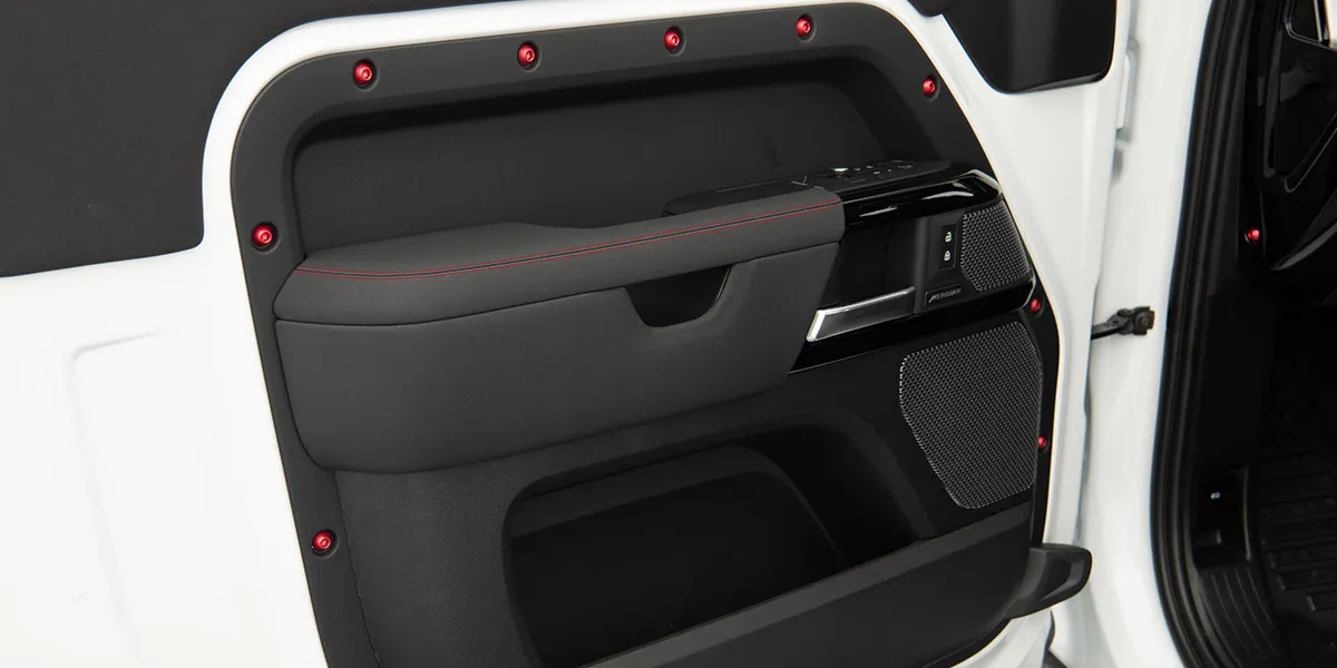 Check our price and buy Startech body kit for Land Rover Defender!