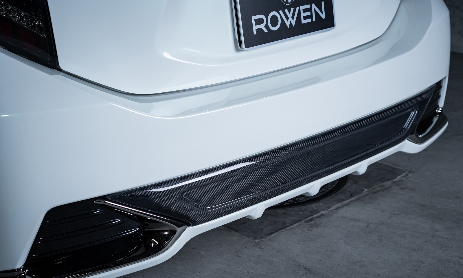 Check our price and buy Rowen body kit for Toyota Aqua GR !