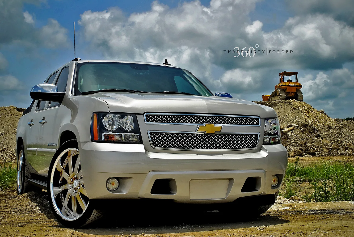 360 Forged Straight 10 on Chevrolet Avalanche — side view