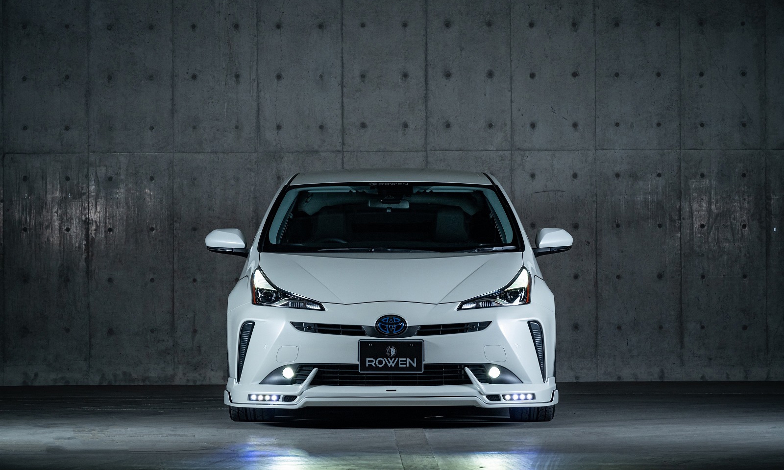 Check our price and buy Rowen body kit for Toyota Prius 50!