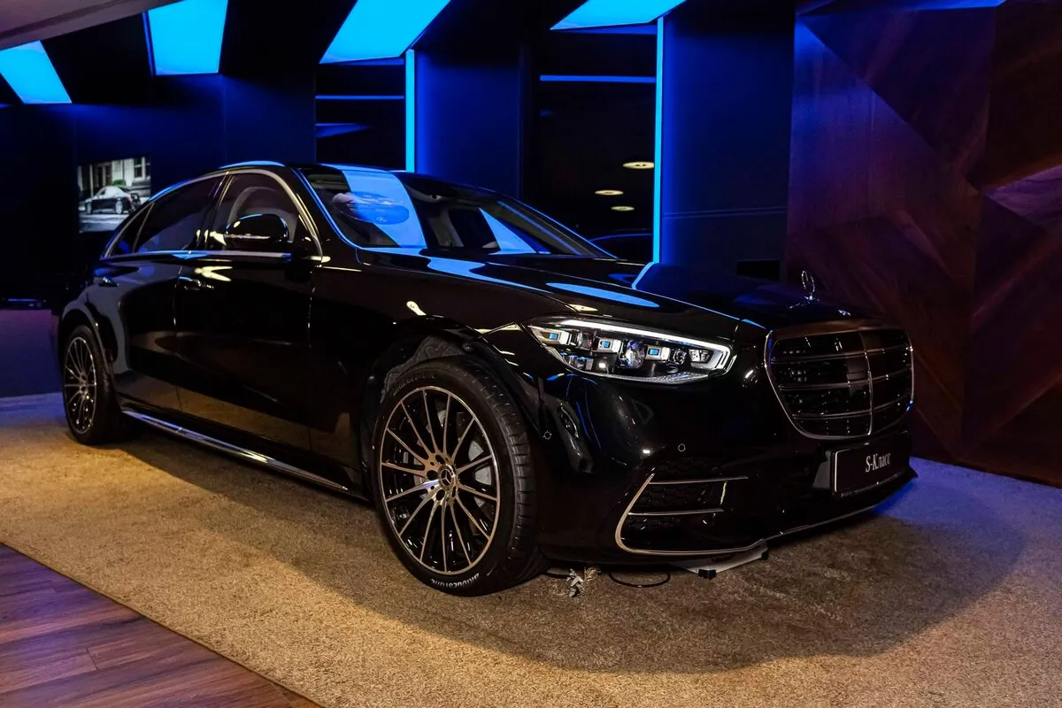 Check price and buy New Mercedes-Benz S-Class 350 d Long 4MATIC (W223) For Sale