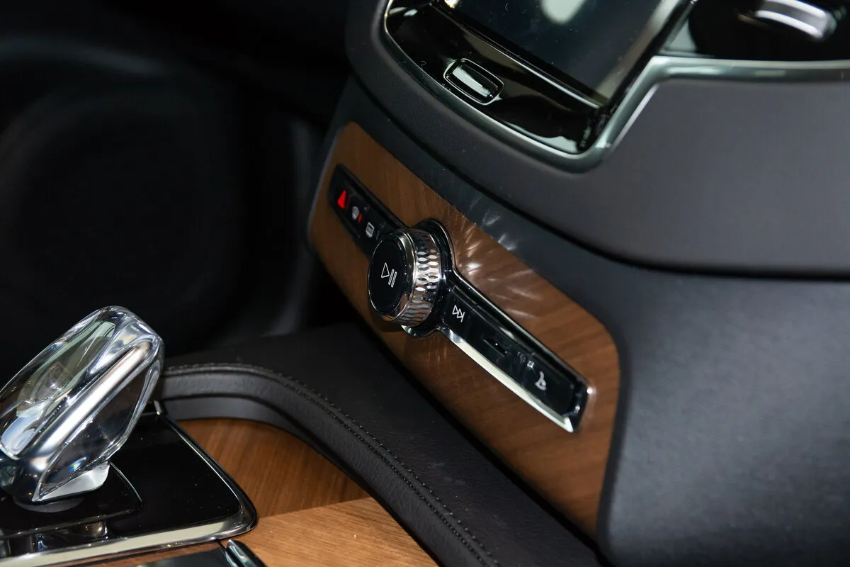 Check price and buy New Volvo XC90 Restyling For Sale