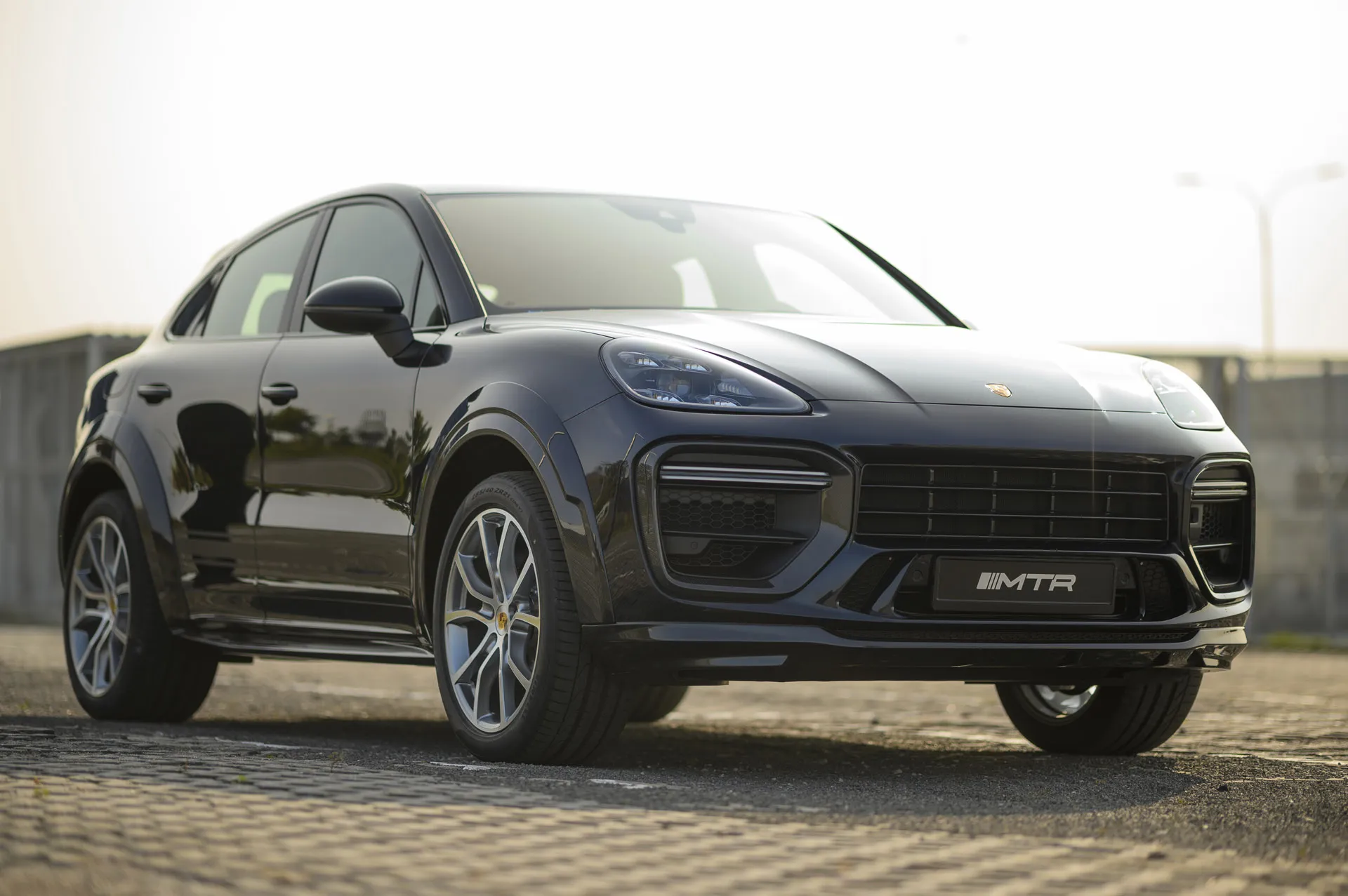 Check price and buy MTR Design Wide Body Carbon Fiber kit for Porsche Cayenne Coupe