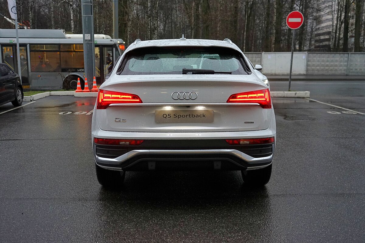 Check price and buy New Audi Q5 Sportback 45 TFSI (FY) For Sale