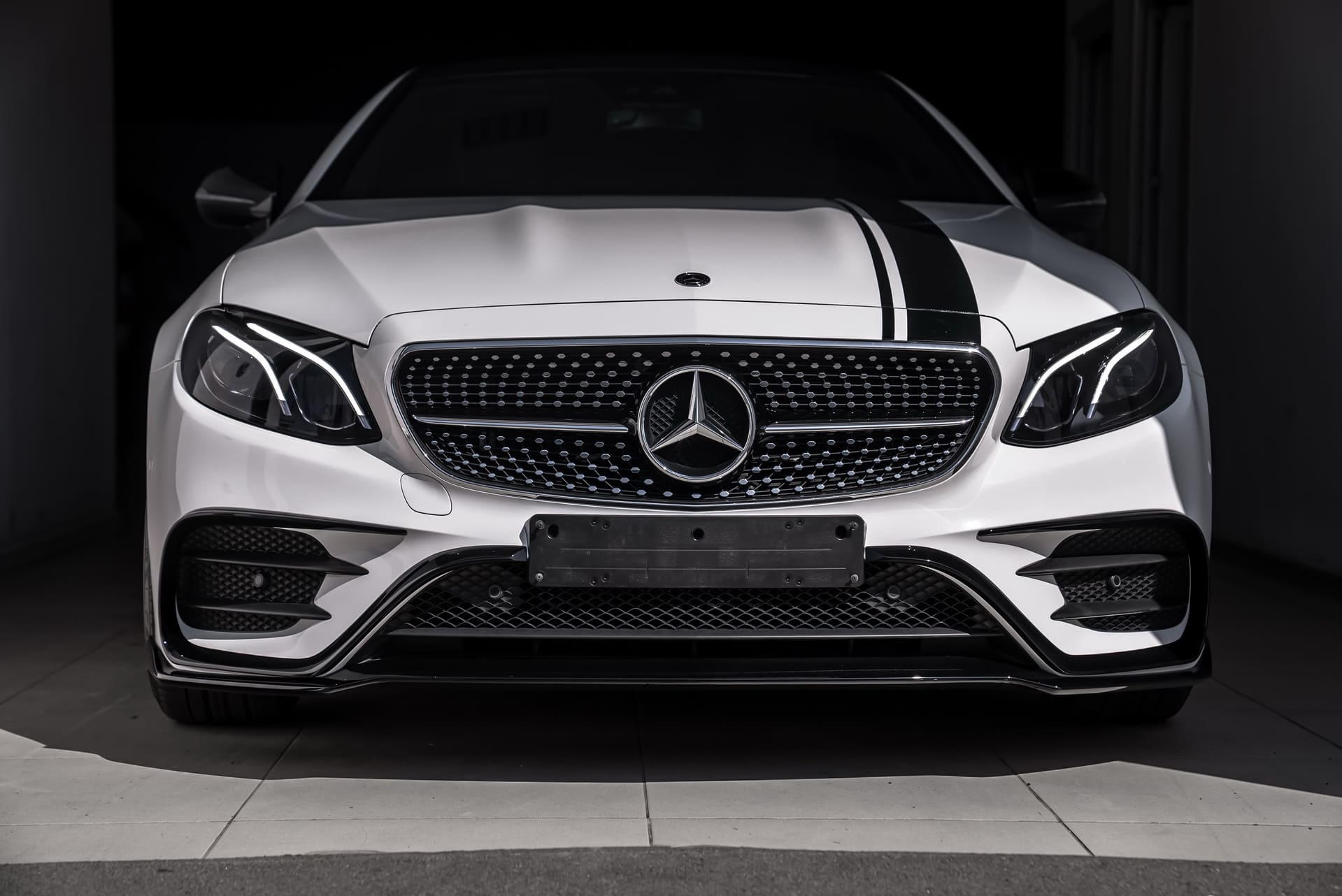 M MOTOS Tappetino Conducente In Velour Premium Per Mercedes-Benz E-Klasse C238 Dal 2017, Colore Bianco, Fissaggio Antiscivolo, Spessore 7mm