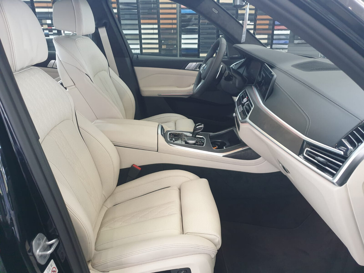 Check price and buy New BMW X7 40d (G07) For Sale