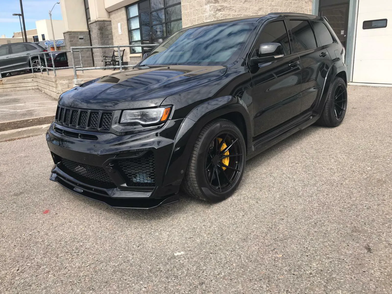 Check our price and buy a Renegade Design body kit for Jeep Grand Cherokee Trackhawk Tyrannos V3