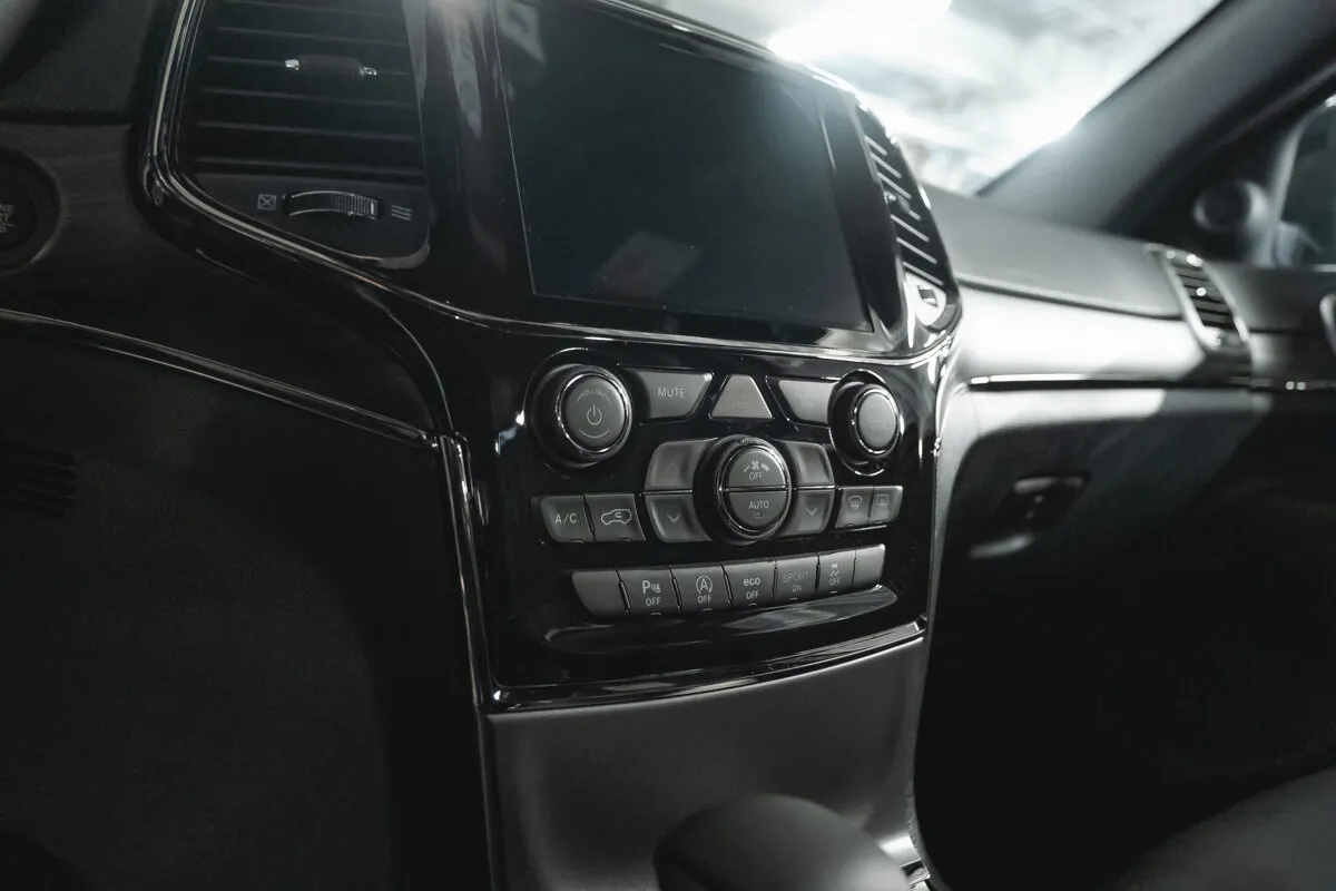 Check price and buy New Jeep Grand Cherokee (WK2) Restyling For Sale