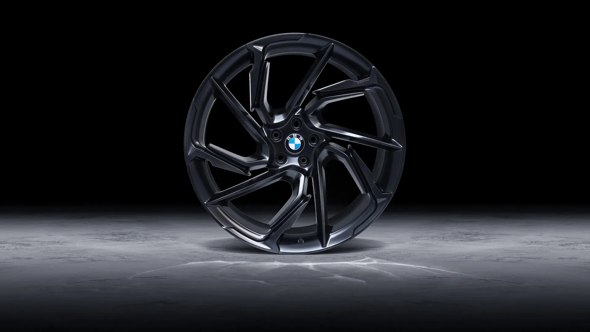 Khann KW B1 Black — front view
