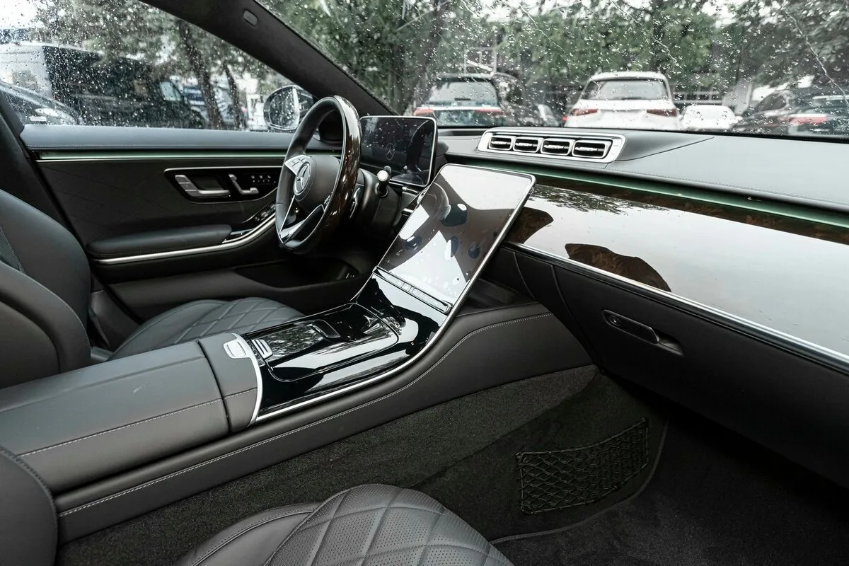 Check price and buy New Mercedes-Benz S-Class 350 d Long 4MATIC (W223) For Sale
