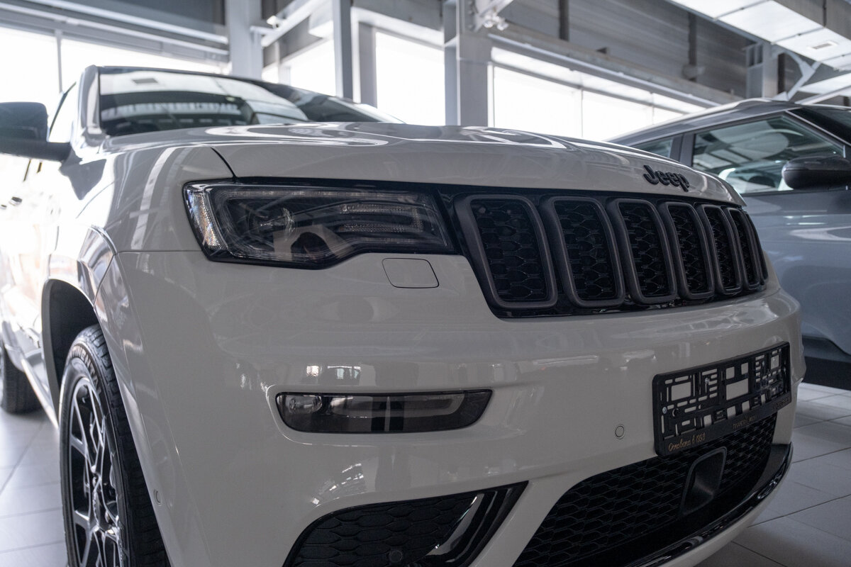 Check price and buy New Jeep Grand Cherokee (WK2) Restyling For Sale