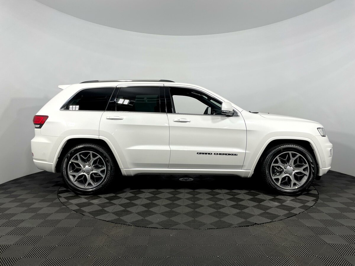 Check price and buy New Jeep Grand Cherokee (WK2) Restyling For Sale