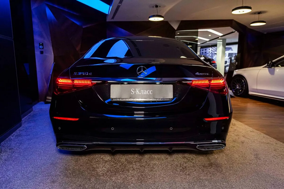 Check price and buy New Mercedes-Benz S-Class 350 d Long 4MATIC (W223) For Sale