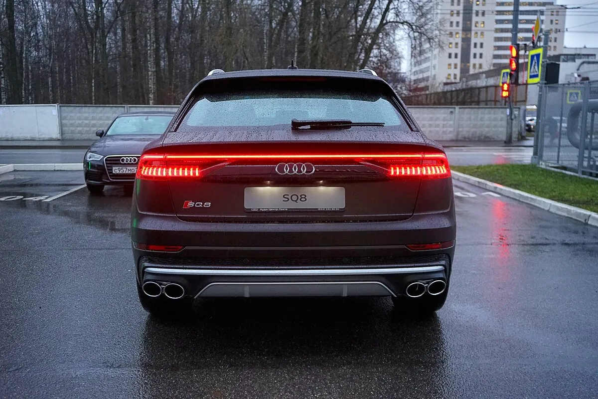 Buy New Audi SQ8 (4M)