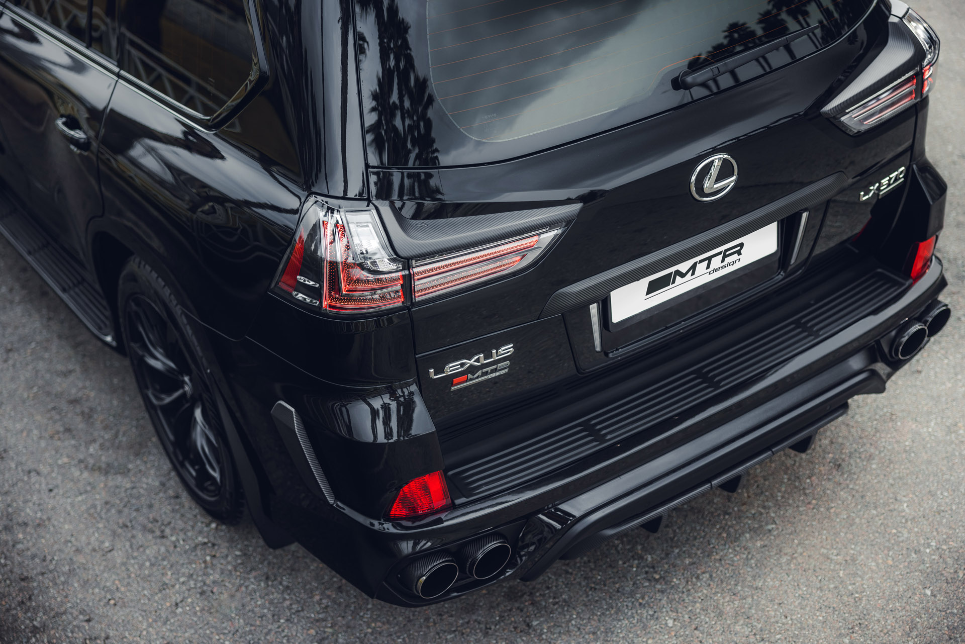 Carbon lining on the trunk lid for Lexus LX 570/450d