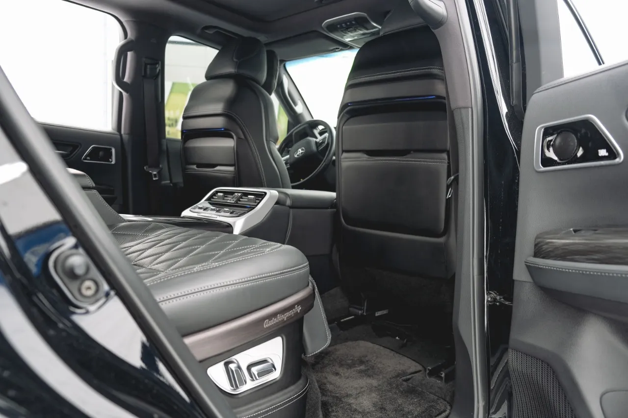Set of MBS Autobiography rear comfort seats with Center Tunnel and Active Comfort option