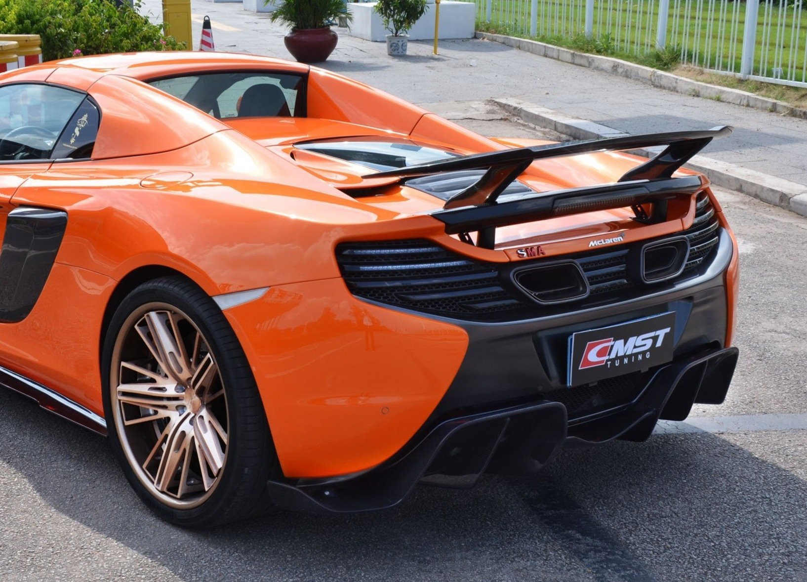 Check our price and buy CMST Carbon Fiber Body Kit set for McLaren 650S !