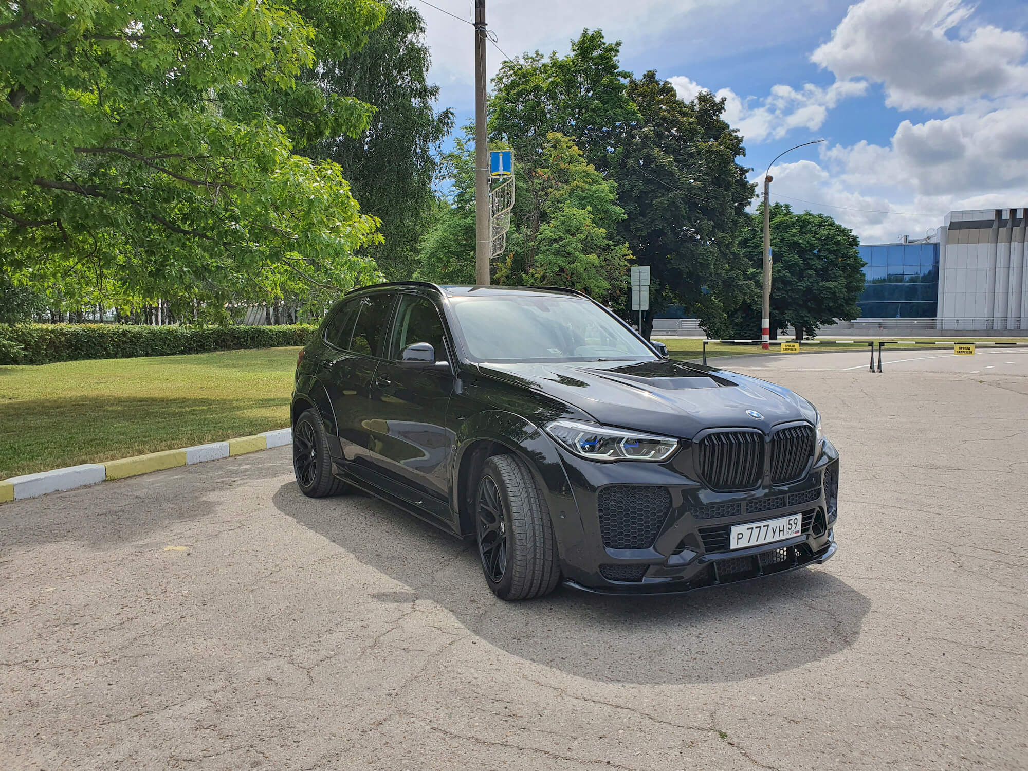 Check price and buy Renegade Design body kit for BMW X5 G05