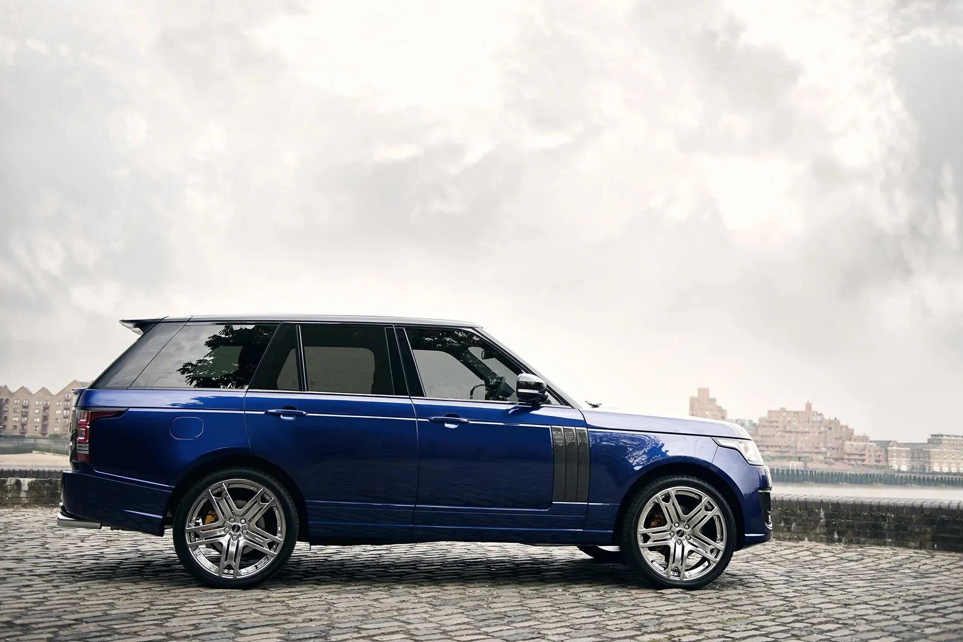 Check our price and buy Kahn Design body kit for Land Rover Range Rover Vogue  LE!