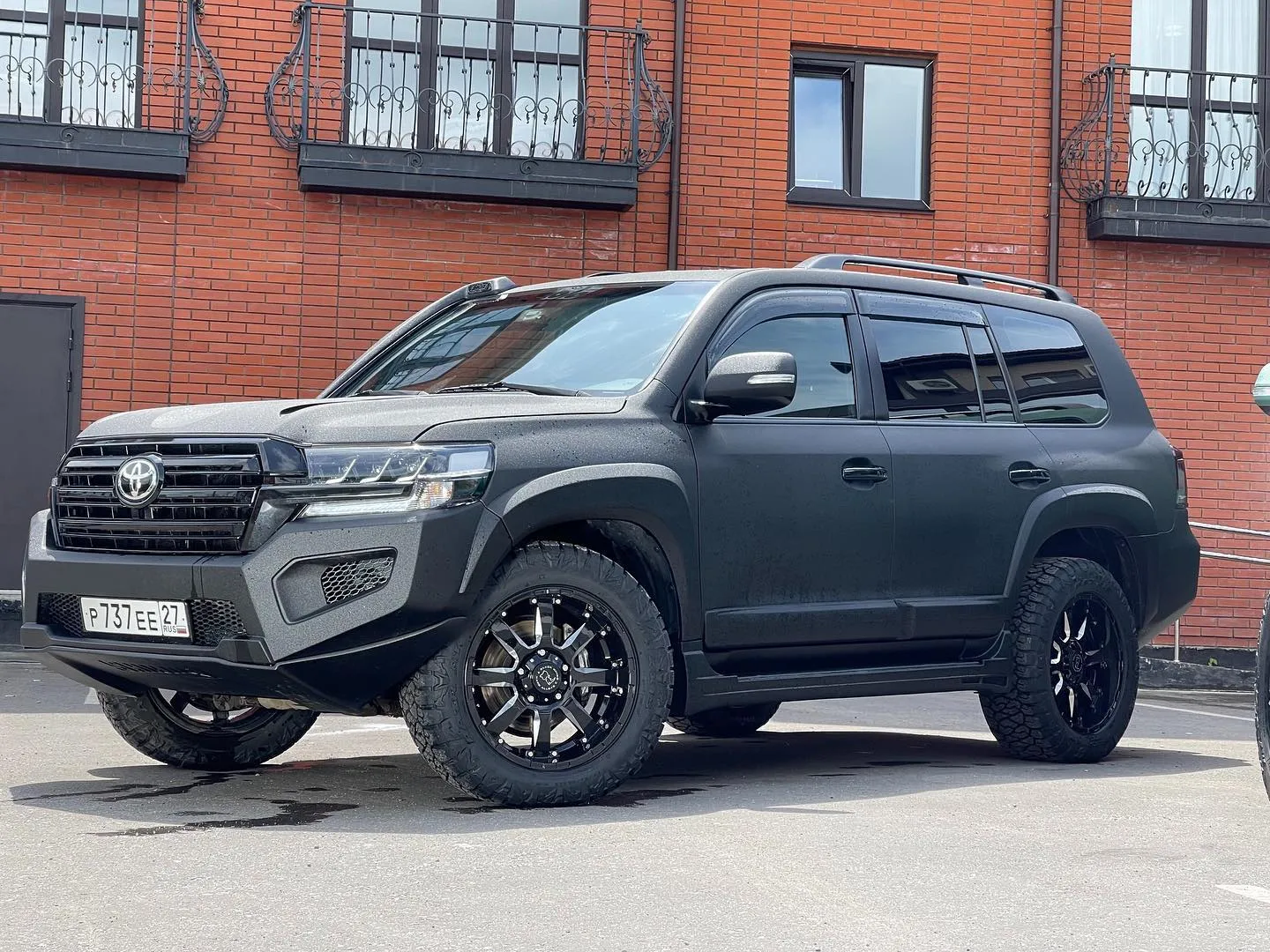Check our price and buy Shikari body kit for Toyota Land Cruiser 200