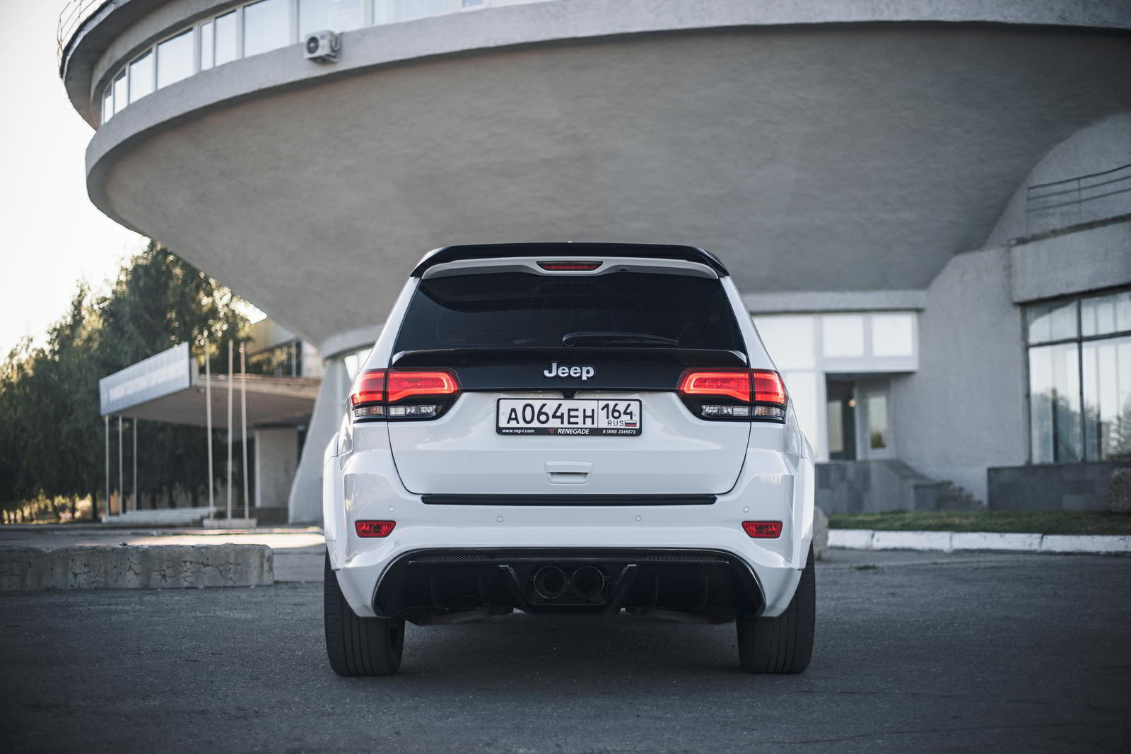 Rear bumper with diffuser Renegade Design for Jeep Grand Cherokee WK2 Tyrannos V1