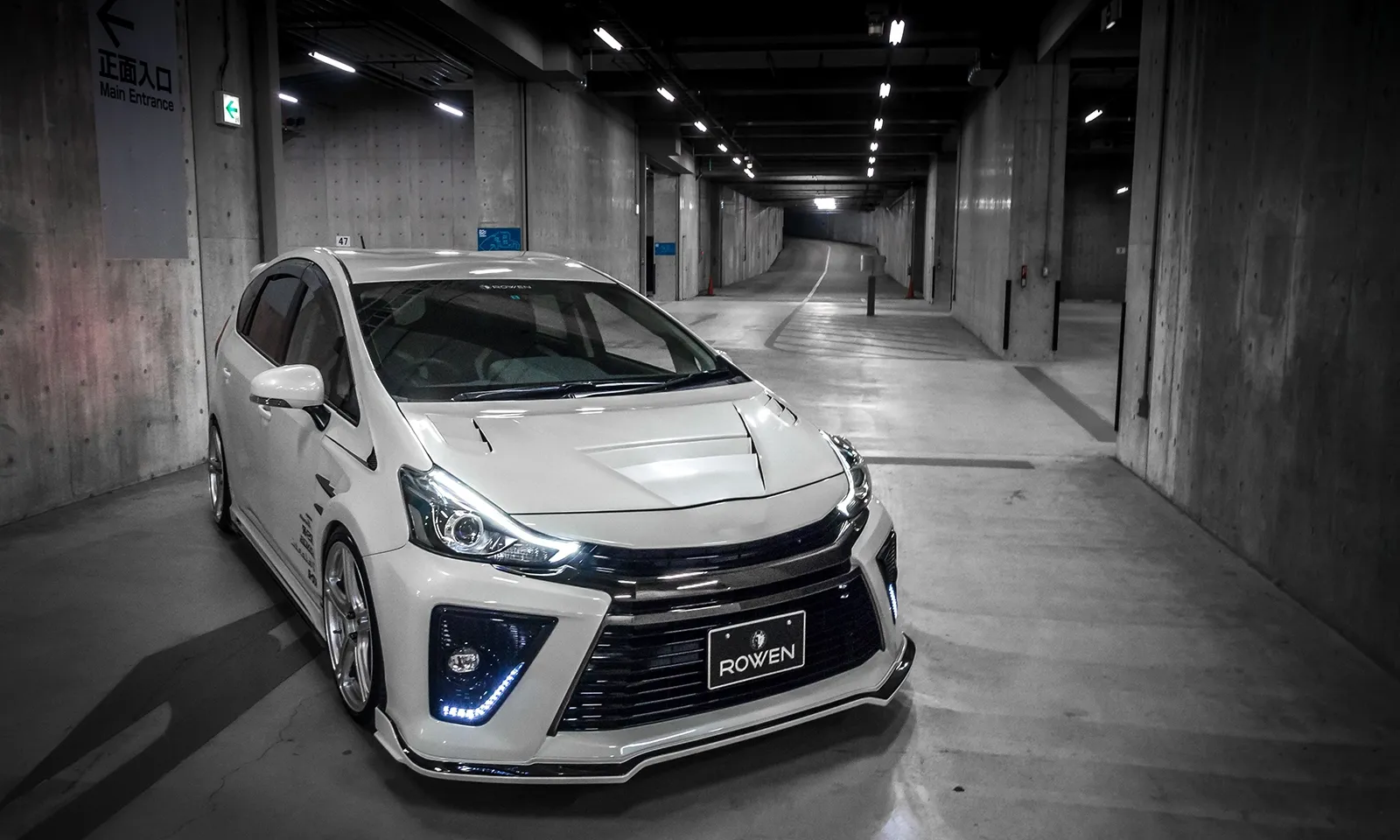 Check our price and buy Rowen body kit for Toyota Prius ZVW40/41