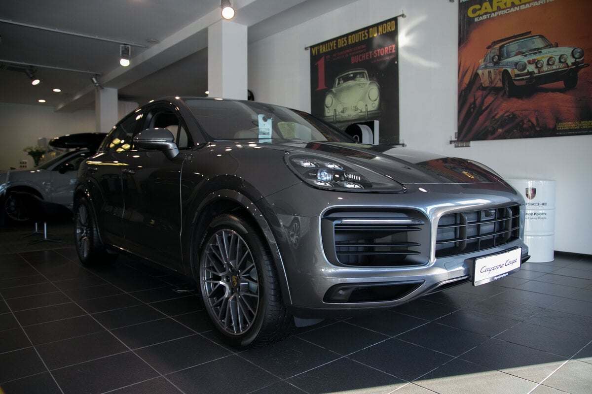 Check price and buy New Porsche Cayenne Coupé For Sale