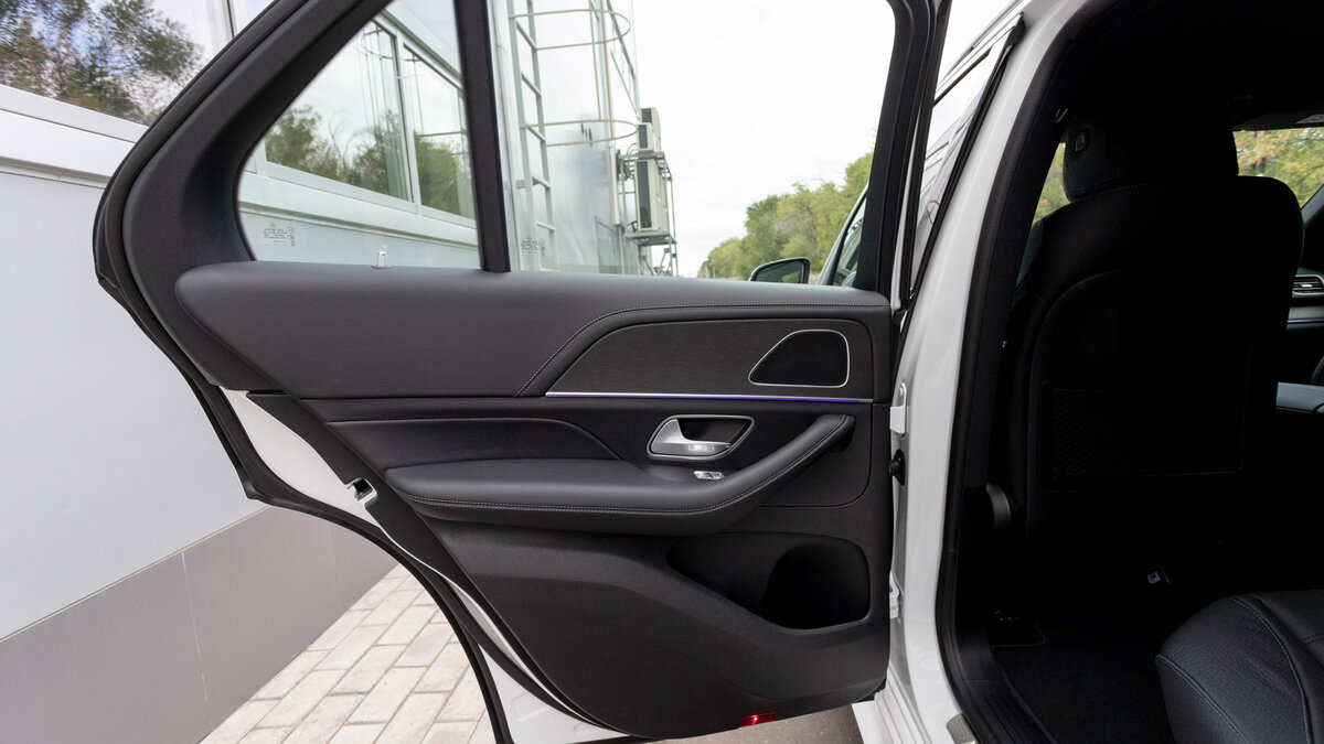 Check price and buy New Mercedes-Benz GLE 300 d (V167) For Sale