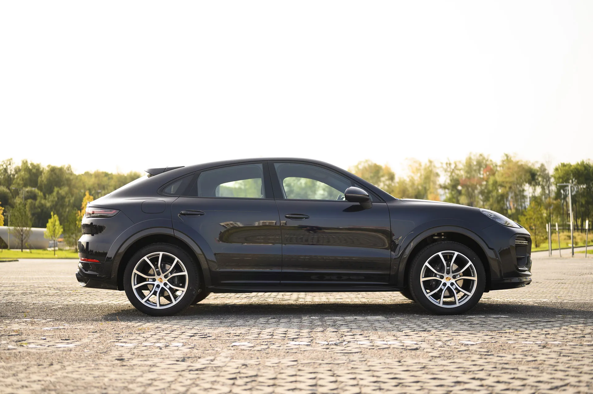 Check price and buy MTR Design Wide Body Carbon Fiber kit for Porsche Cayenne Coupe
