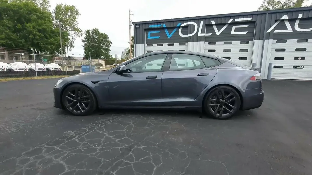 Check price and buy New Tesla Model S Plaid Restyling 2 For Sale