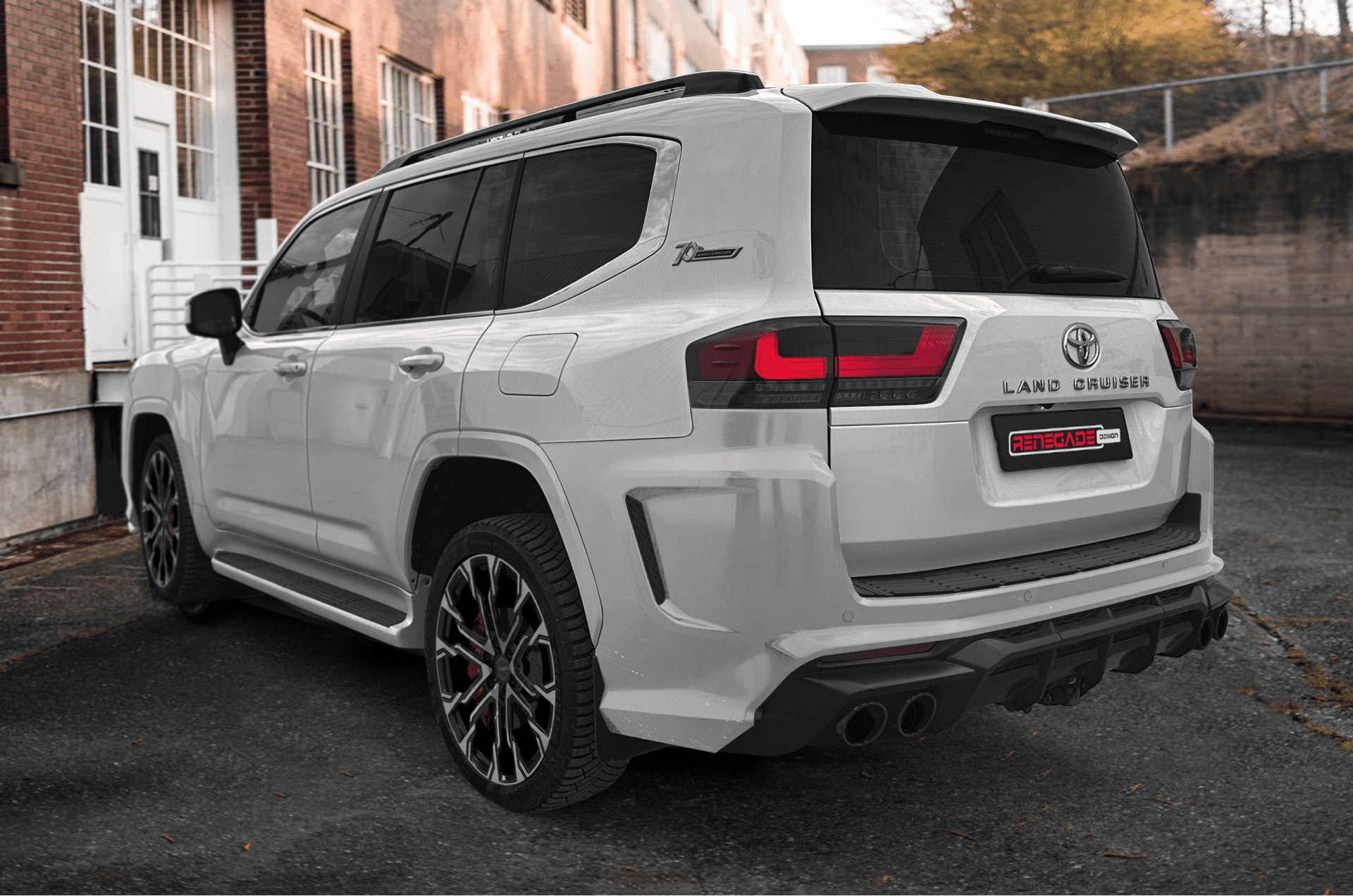 Rear bumper with diffuser Renegade Design for Toyota Land Cruiser 300