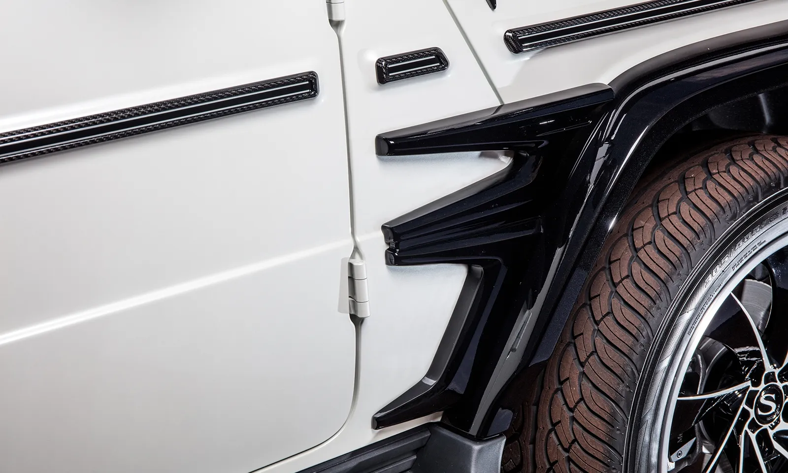 Check our price and buy Rowen body kit for Mercedes-Benz G-Class W463A!