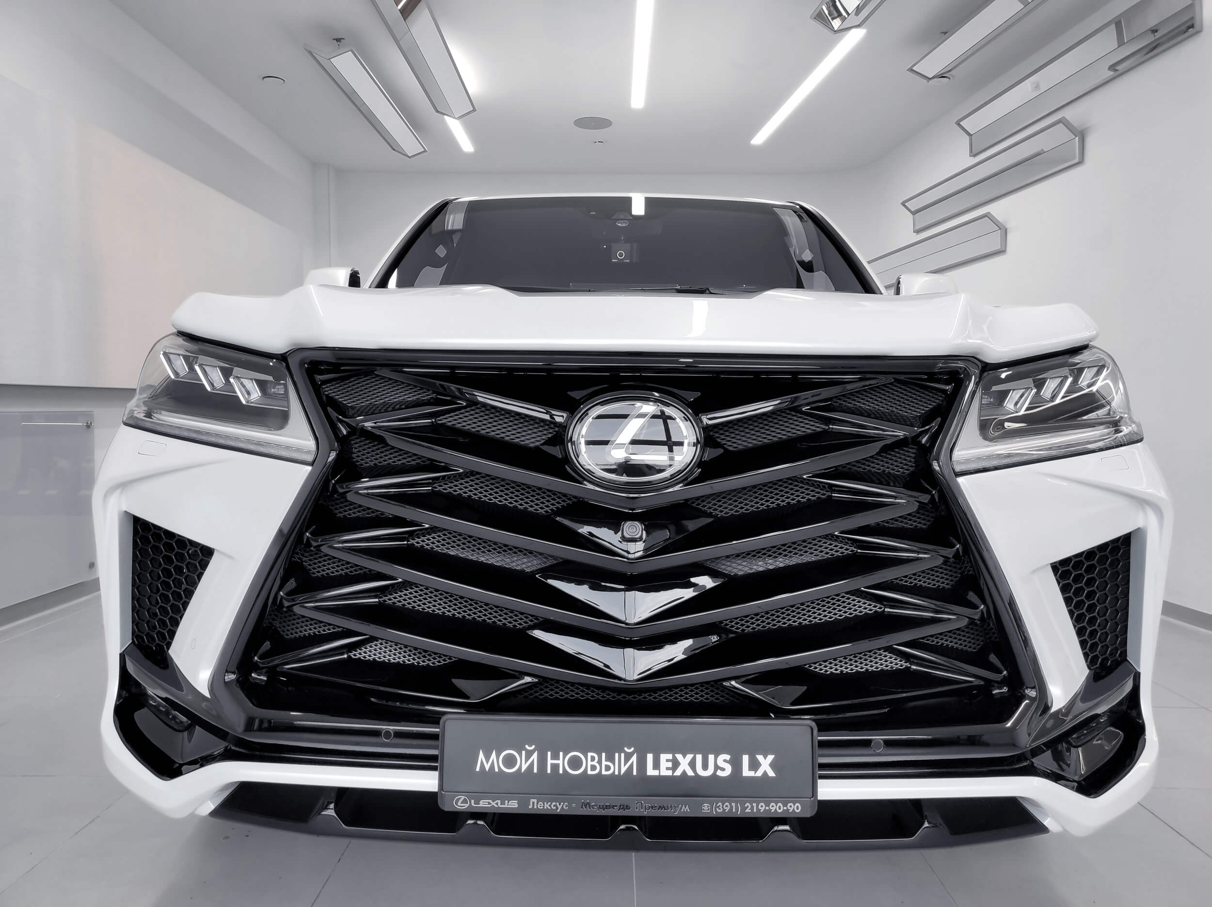 Front bumper with grille Renegade Design for Lexus LX 450D/570