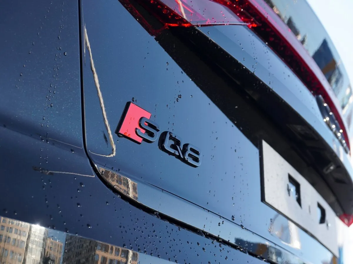 Buy New Audi SQ8 (4M)