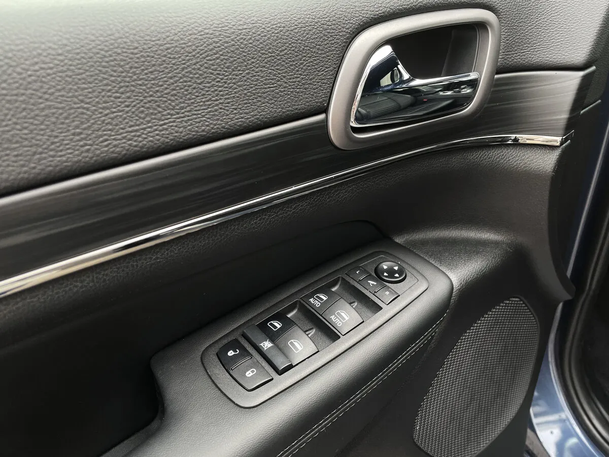 Check price and buy New Jeep Grand Cherokee (WK2) Restyling For Sale